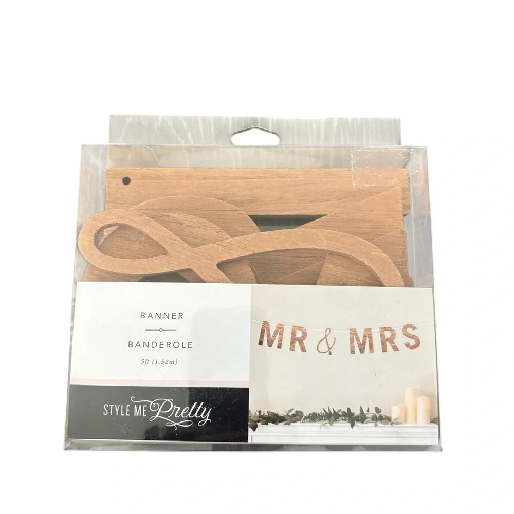 Style Me Pretty Mr & Mrs Wooden Banner